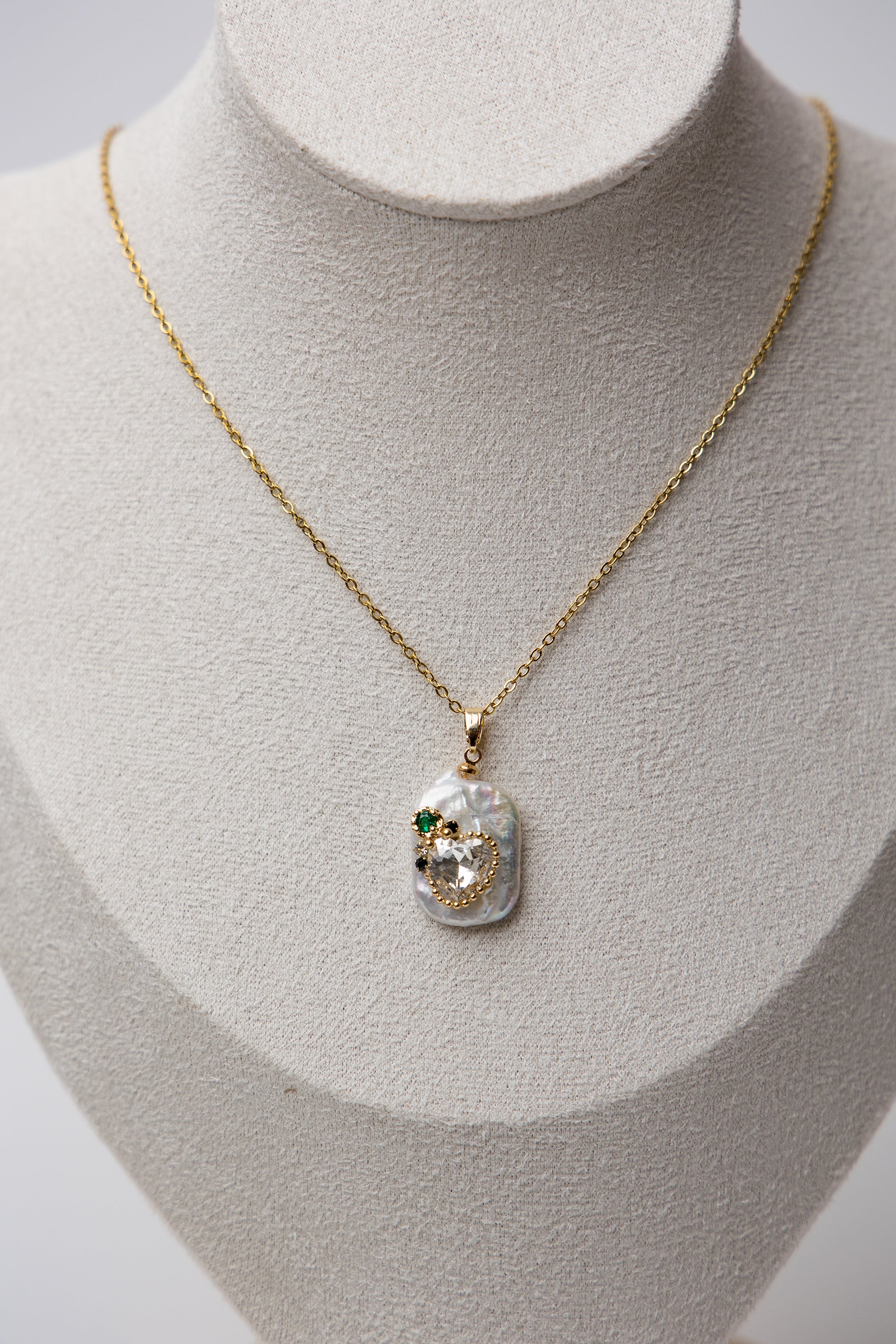 Romantic and radiant, this heart-shaped opaline pendant rests among seawater pearls. A tender piece with celestial charm.