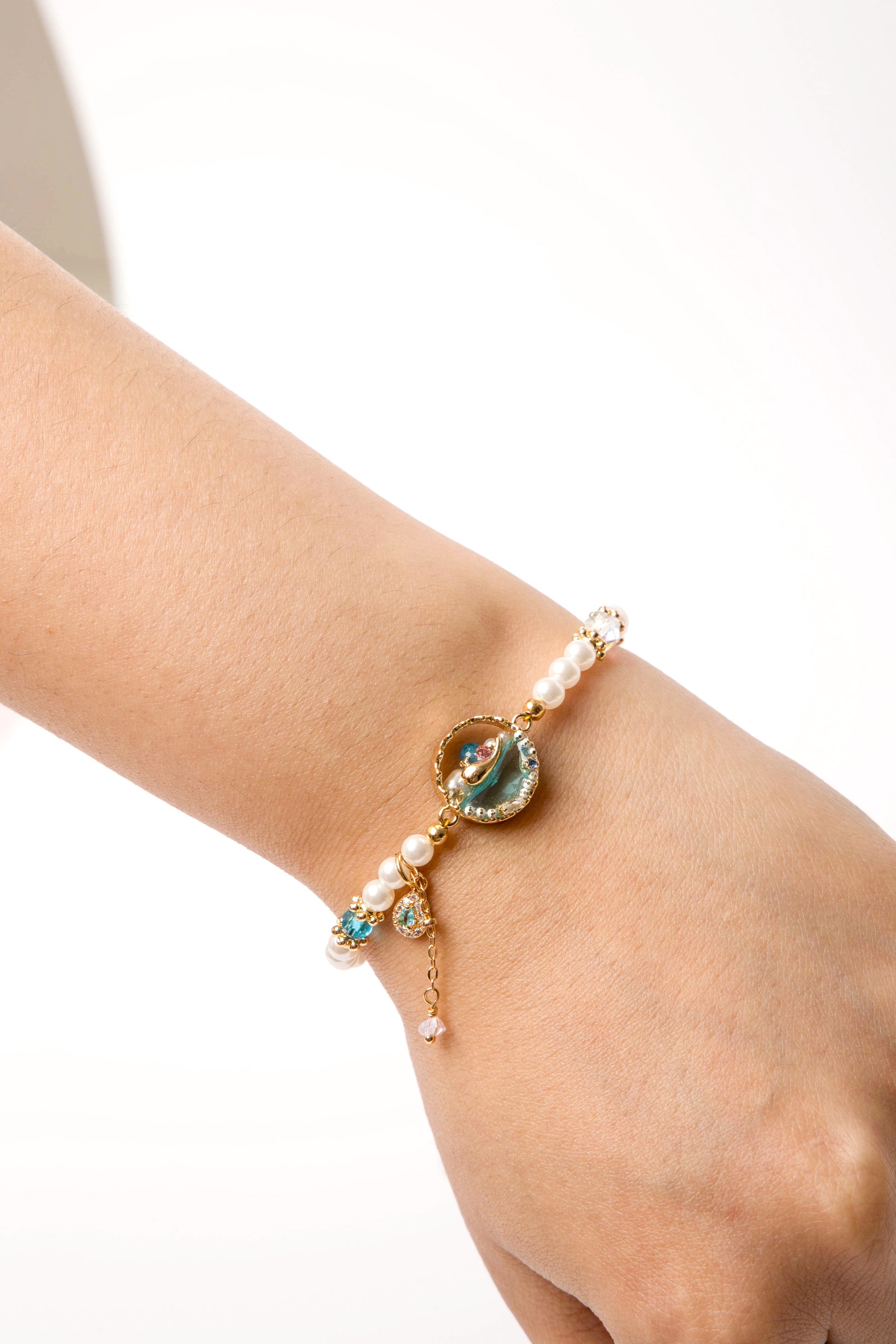 Dive into serenity with the Sea Muse Bracelet, a delicate blend of oceanic elegance and whimsical charm. 