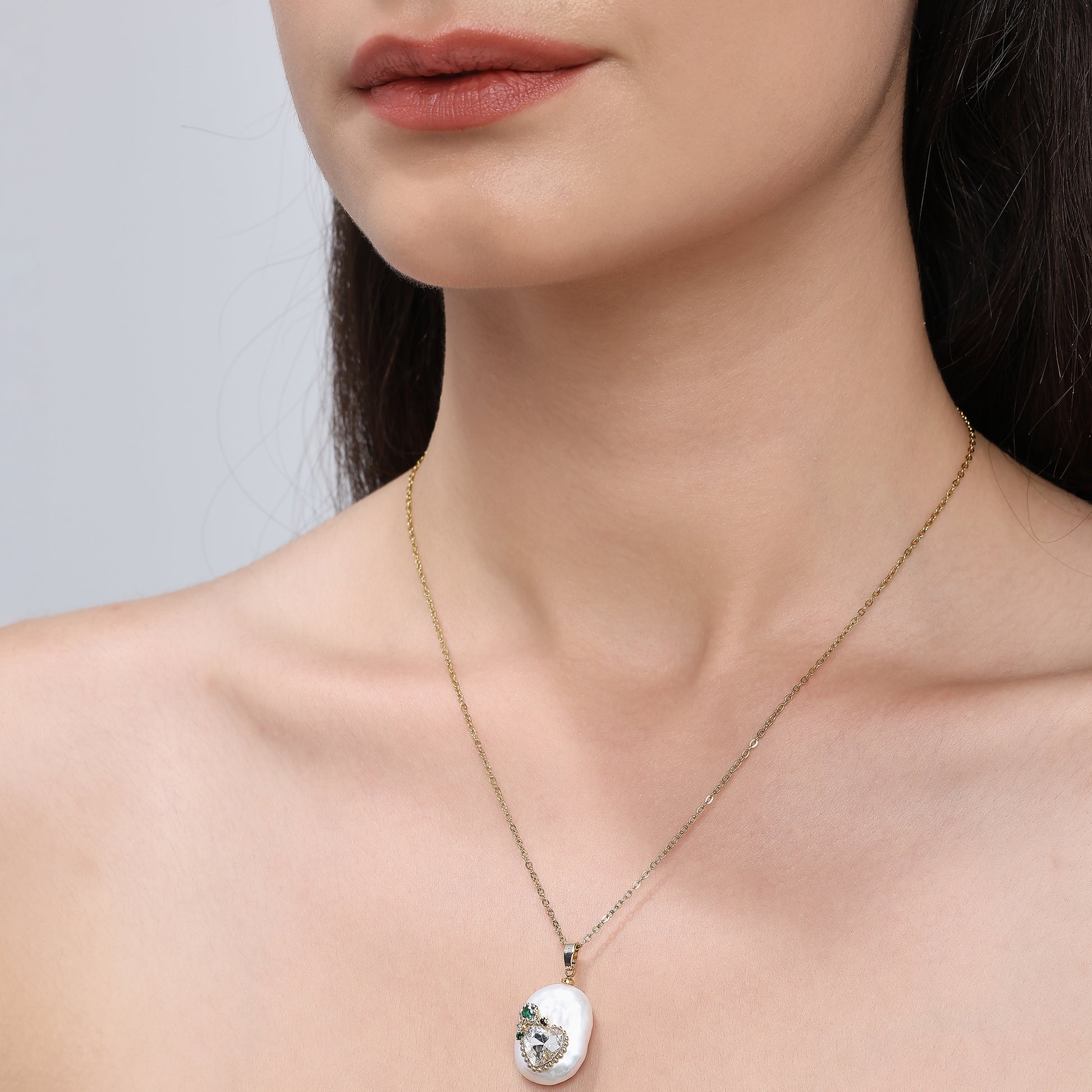 Romantic and radiant, this heart-shaped opaline pendant rests among seawater pearls. A tender piece with celestial charm.