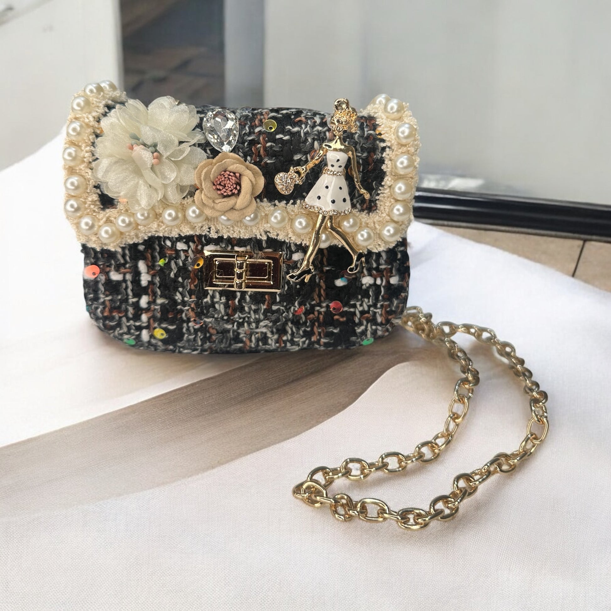 Elevate your style with our trendy collection of bags, featuring woven textures, bold details, and versatile straps. Perfect for adding charm and function to any look.
