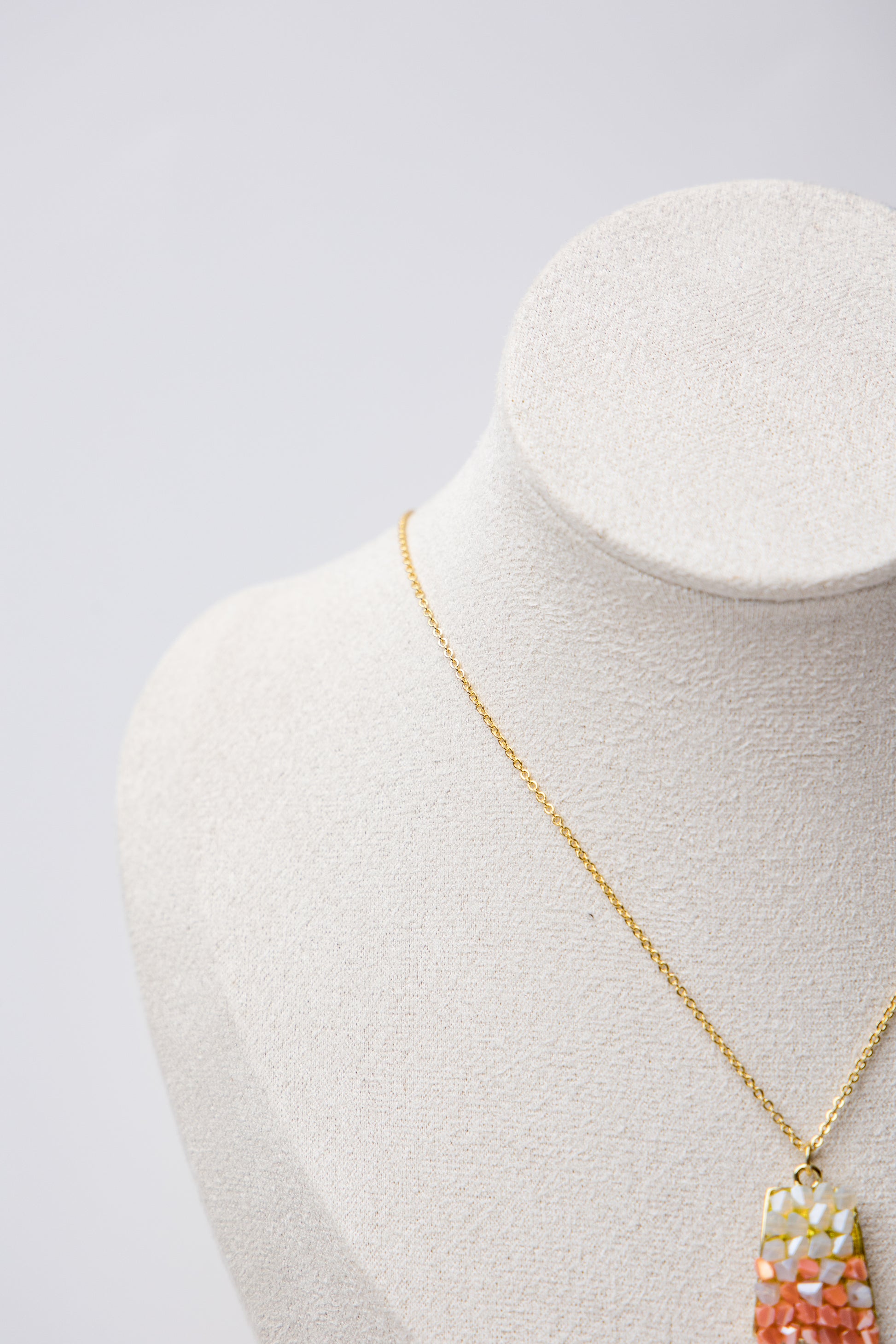 Crafted with a unique blend of colorful gemstone shards set in a modern teardrop base, this necklace exudes bold elegance.&nbsp;